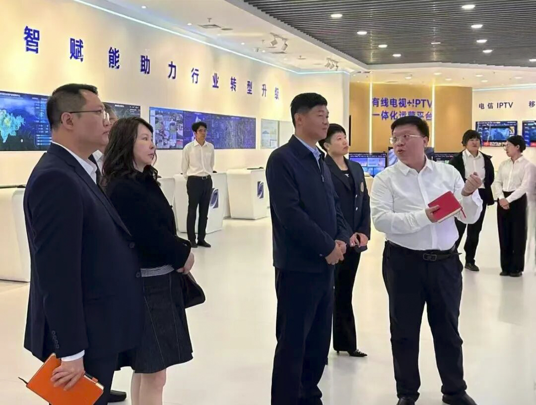 王文亮赴吉视传媒考察交流，并与吉视传媒股份有限公司党委书记、董事长由志强，党委副书记、总经理麻卫东交流会谈
